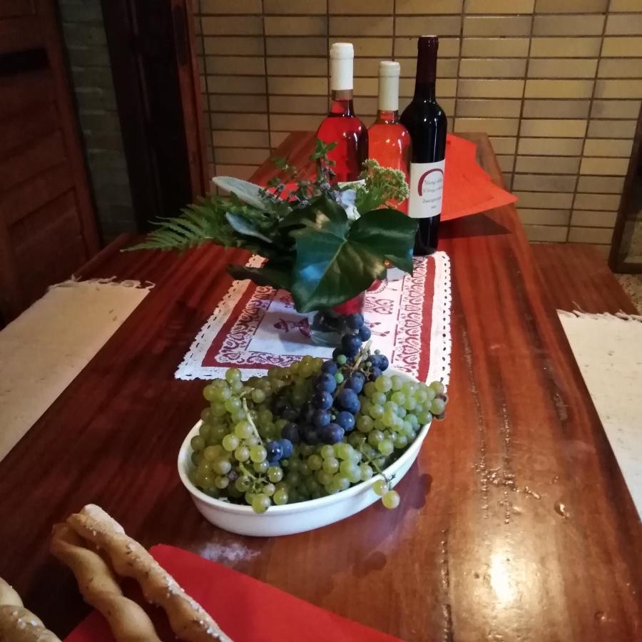Vinný sklep Kovárna Rohatec Esterno foto